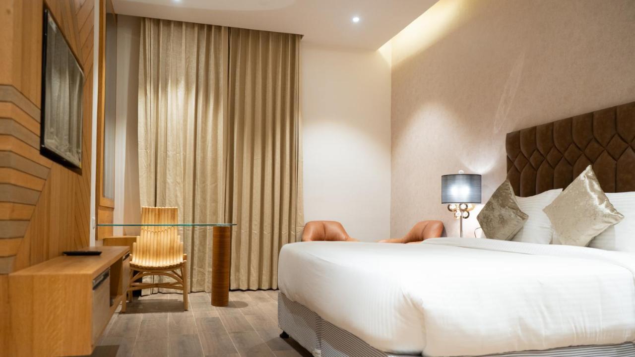 Clarks Inn Suites คางกรา ภายนอก รูปภาพ