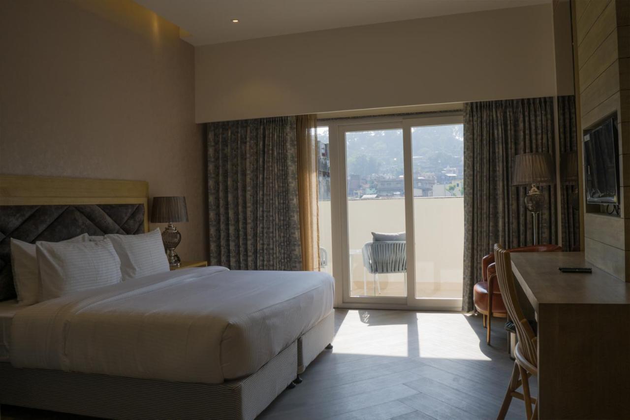 Clarks Inn Suites คางกรา ภายนอก รูปภาพ