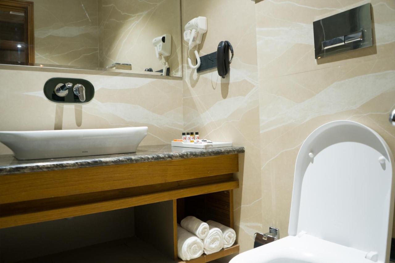 Clarks Inn Suites คางกรา ภายนอก รูปภาพ