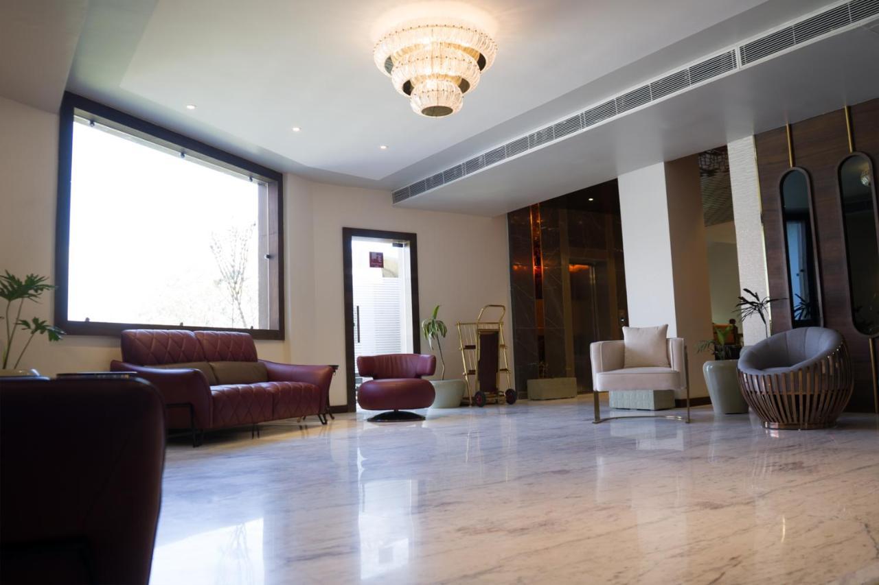 Clarks Inn Suites คางกรา ภายนอก รูปภาพ