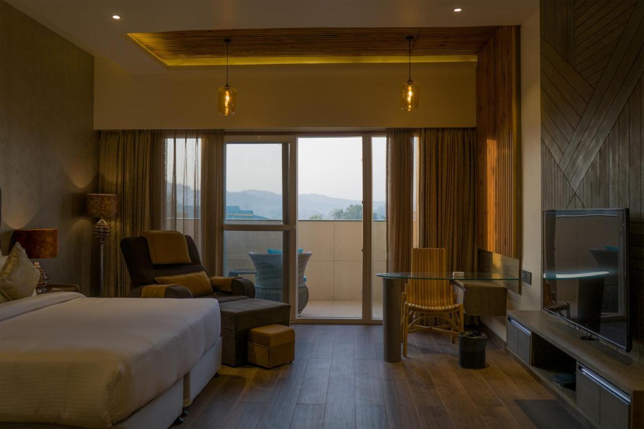 Clarks Inn Suites คางกรา ภายนอก รูปภาพ