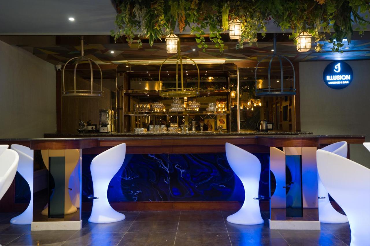 Clarks Inn Suites คางกรา ภายนอก รูปภาพ