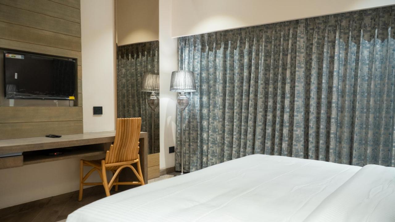 Clarks Inn Suites คางกรา ภายนอก รูปภาพ