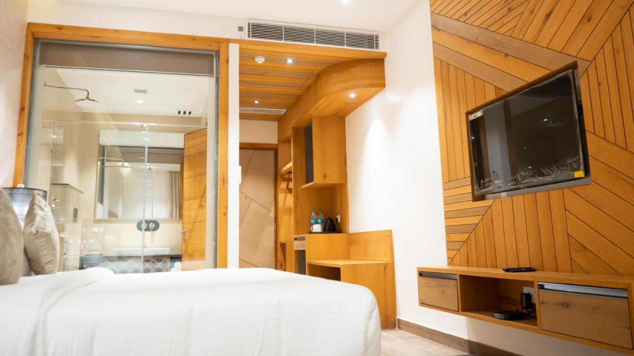 Clarks Inn Suites คางกรา ภายนอก รูปภาพ