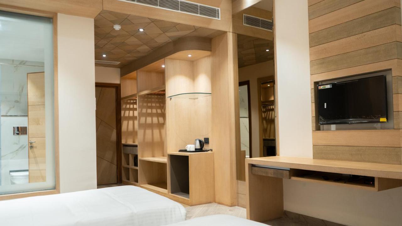 Clarks Inn Suites คางกรา ภายนอก รูปภาพ