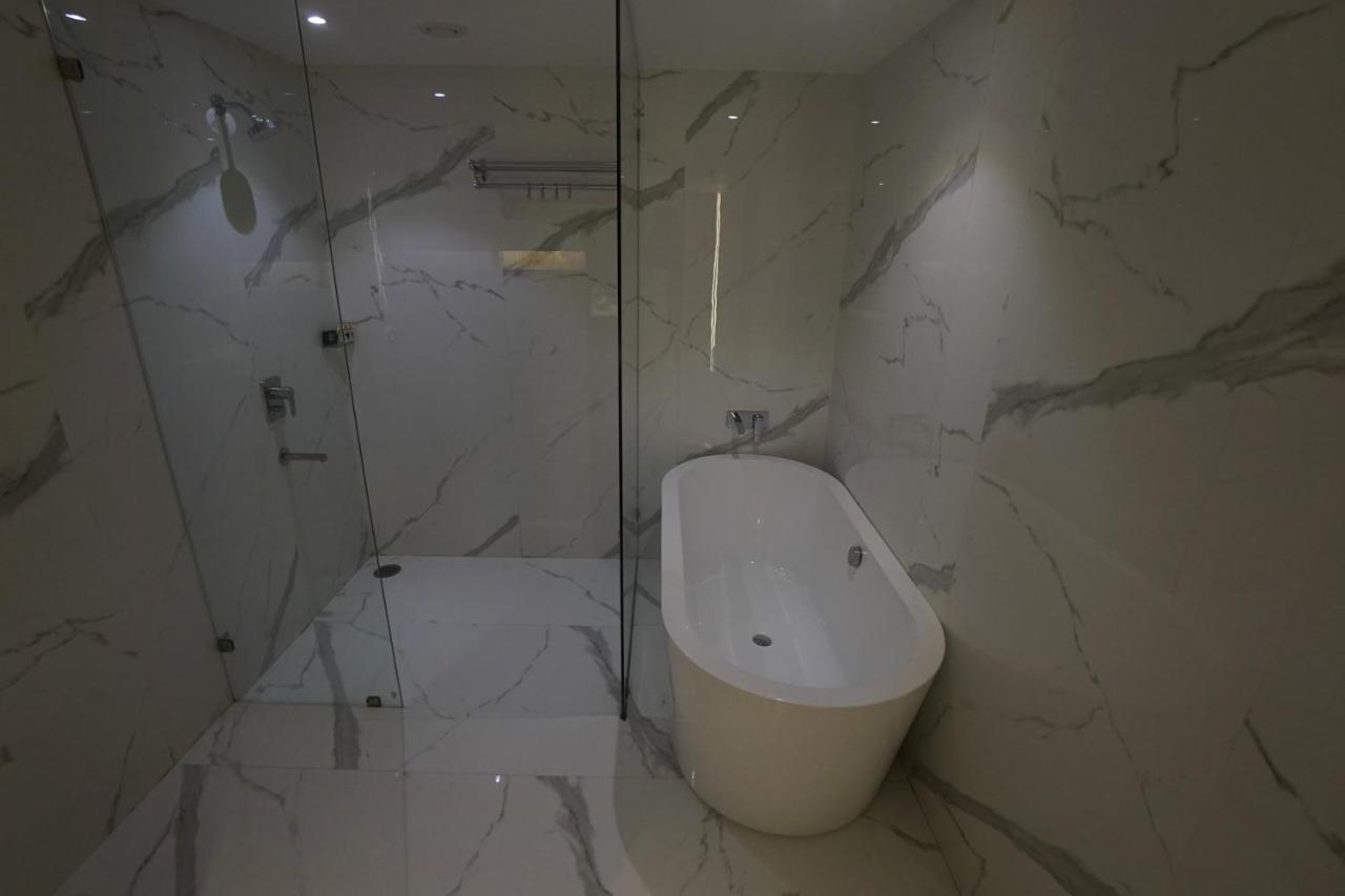 Clarks Inn Suites คางกรา ภายนอก รูปภาพ