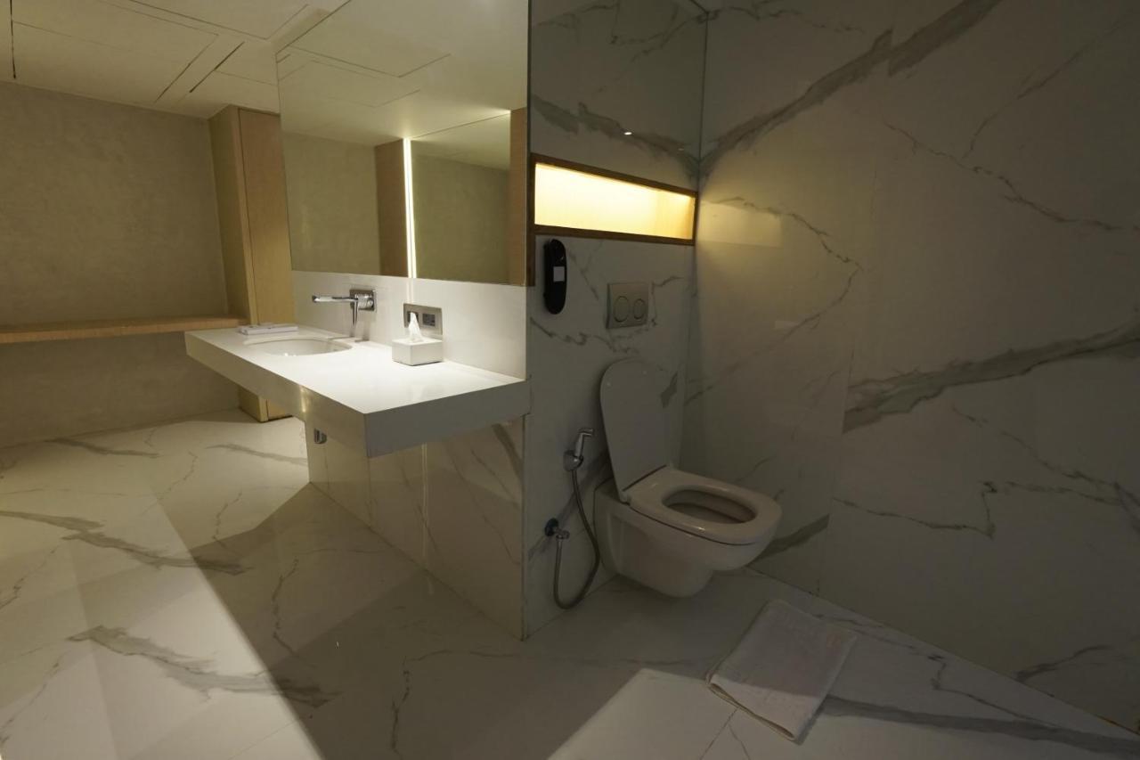 Clarks Inn Suites คางกรา ภายนอก รูปภาพ